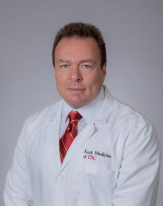 Rodrigo Antonio Brant Fernandes, MD, PhD, is an ophthalmologist with Keck Medicine of USC and the study surgeon.