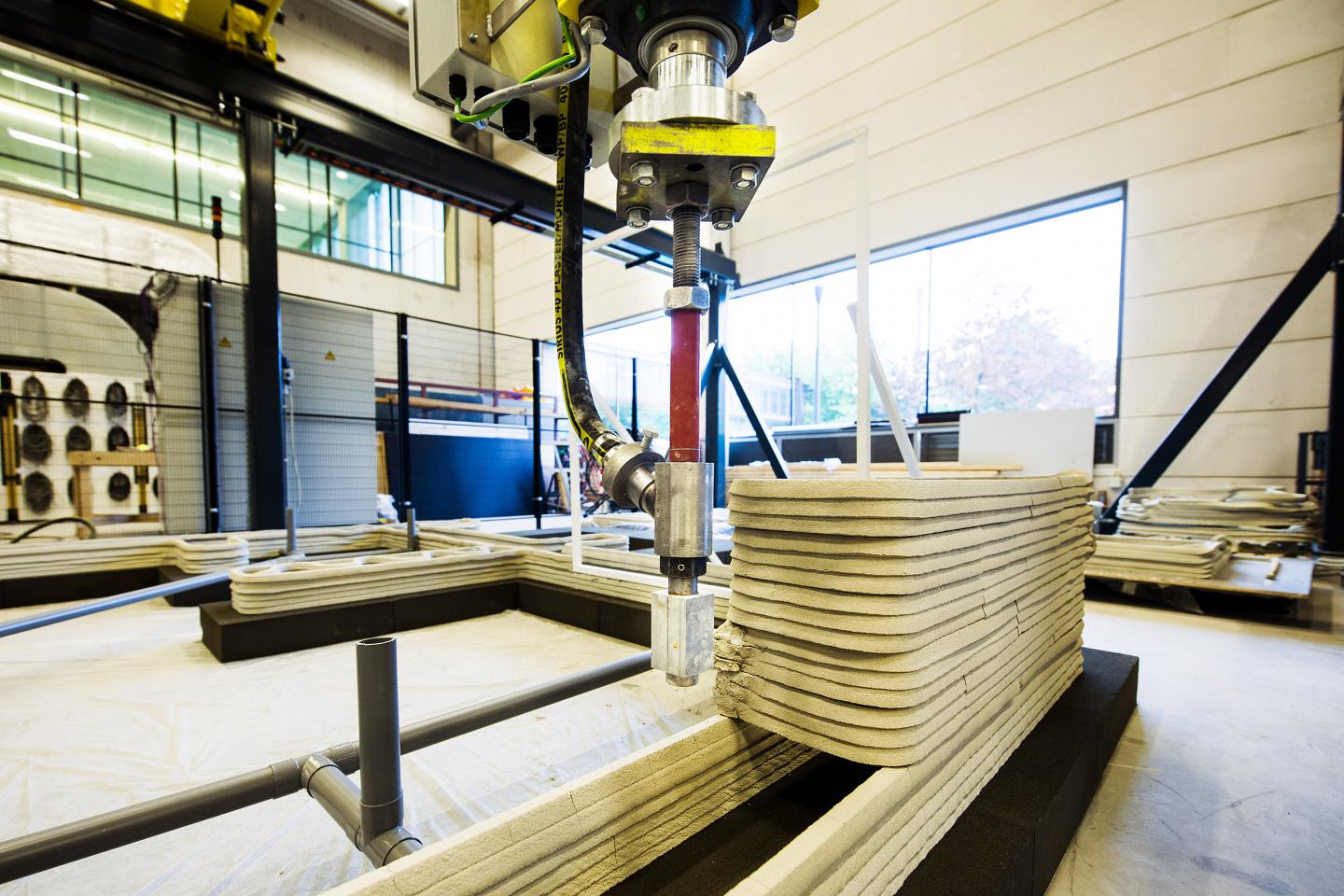Print Head of the Concrete Printer and Some Samples
