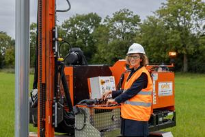Margot van der Starre, Vice President of Utrecht University, opens the solar field