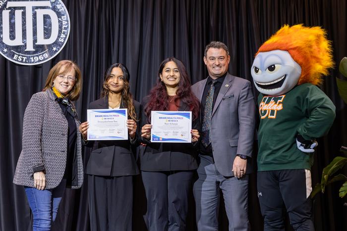 Prize winners with Temoc the comet