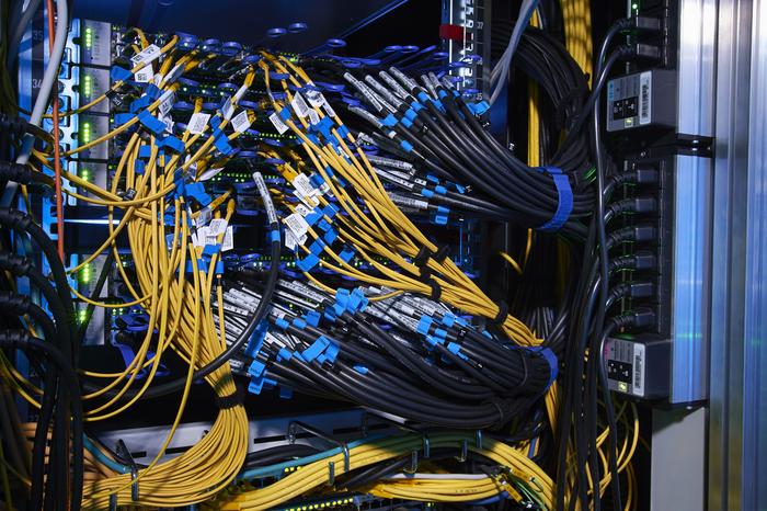 High‑performance interconnects in the new modular data center enable seamless networking across numerous systems. (Photo: Andreas Drollinger)