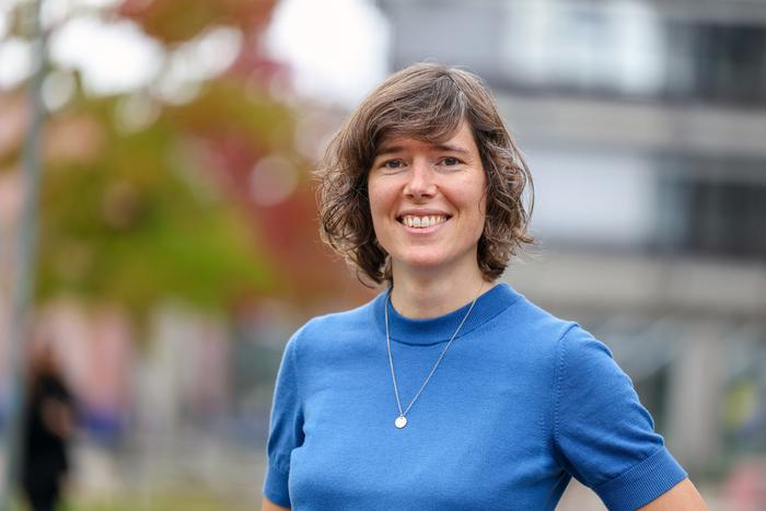 Dr. Andrea Toulouse conducts research in the field of micro-optics and fiber-based 3D printing. On October 1, 2025, her new junior research group „3D Endoscopic Microfabrication“ (3DEndoFab) was launched.