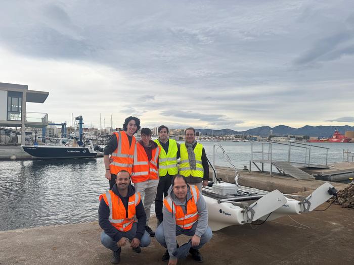 The UJI tests a new autonomous robotic catamaran for the maintenance and repair of marine infrastructures in the Port of Castelló