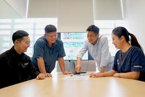 (From left to right) Research Assistant Xu Lisheng, Dr John Ouyang, Assistant Professor Alfred Sun and Dr Hilary Toh benchmarking midbrain differentiation protocols using BrainSTEM