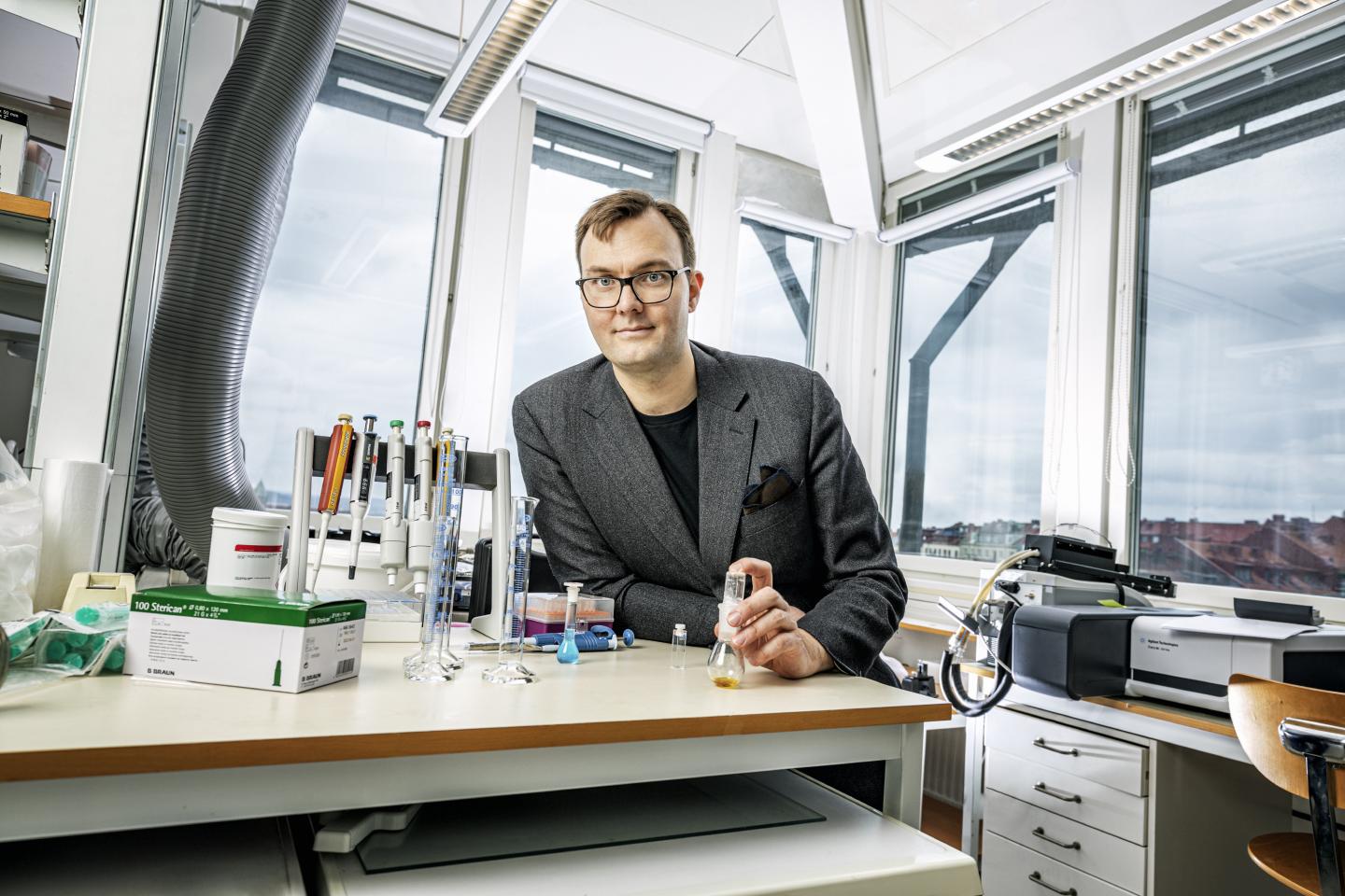 Kasper Moth-Poulsen, Chalmers University of Technology
