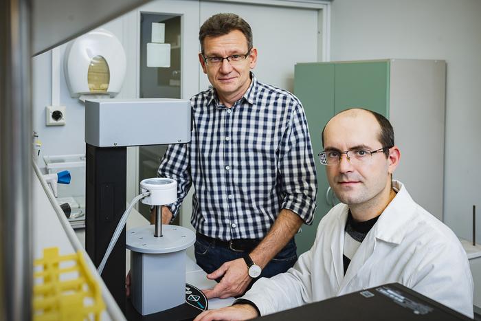 Photo of two of team members (the first and last authors)