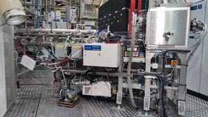 Der Pellet-Injektor in der Experimenthalle von Wendelstein 7-X.