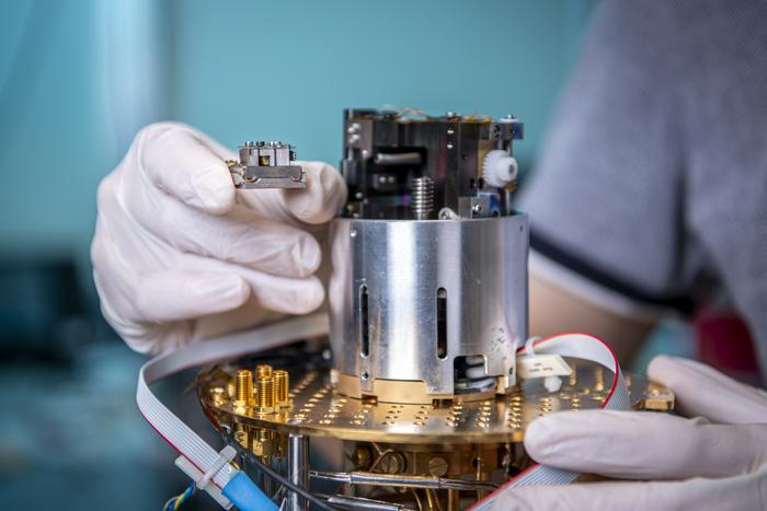 Quantentechnologie: Diese optische Schnittstelle für einen Quantenspeicher wird ein wesentlicher Bestandteil von zukünftigen Quantennetzwerken sein. (Foto: Markus Breig, KIT)