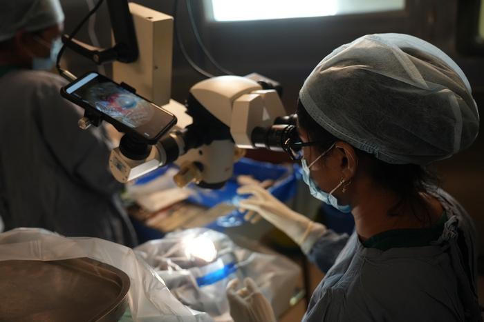 Better cataract surgery thanks to AI video analysis