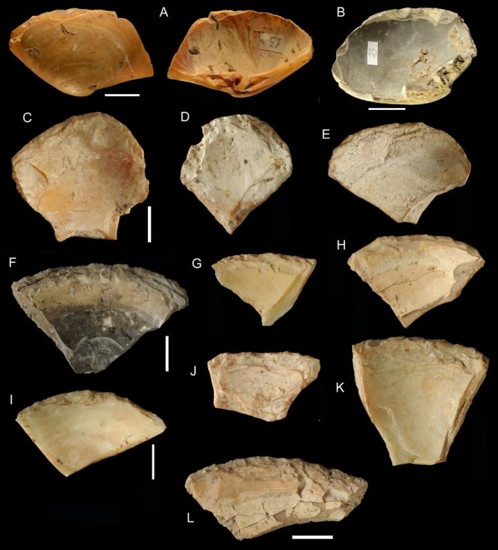 Neandertals Went Underwater for Their Tools