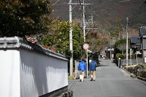 Hayashi and Kano in the streets of Akizuki