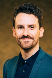 Dr. Julian Schmitt,