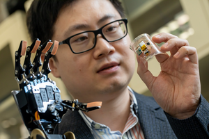 Flexible e-skin for robotic VR system