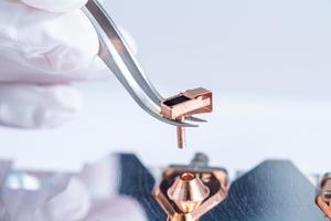 Nanosized atom probe tomography specimens