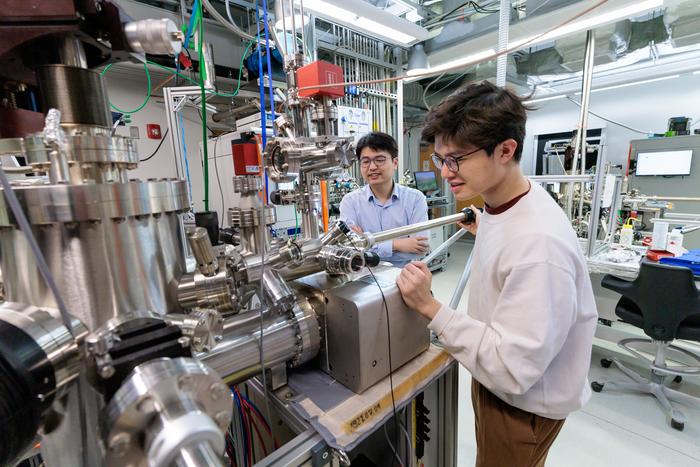 Scientists discover one of the world’s thinnest semiconductor junctions forming inside a quantum material