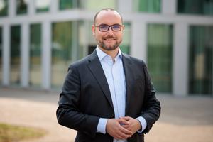 Stefan Mönch, ERC Starting Grant awardee, is researching intelligent, highly efficient and almost lossless energy conversion.