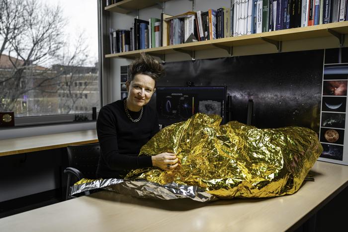 Spacecraft material that becomes debris