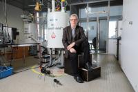 Professor Gabor Laurenczy (EPFL) with the HYFORM-PEMC