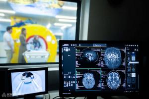The special MRI equipment, as well as the submarine-themed waiting room and examination room, are housed in the Central Patient Care Building of Semmelweis University