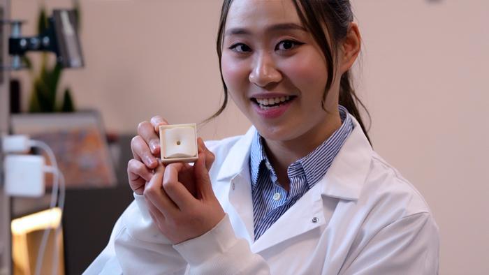 Yuzhen Zhang adn BactiSee.
