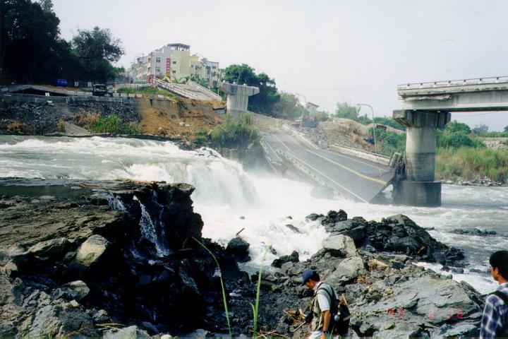 Lower-crustal rheology and thermal gradient in the Taiwan orogenic belt (1 of 1)