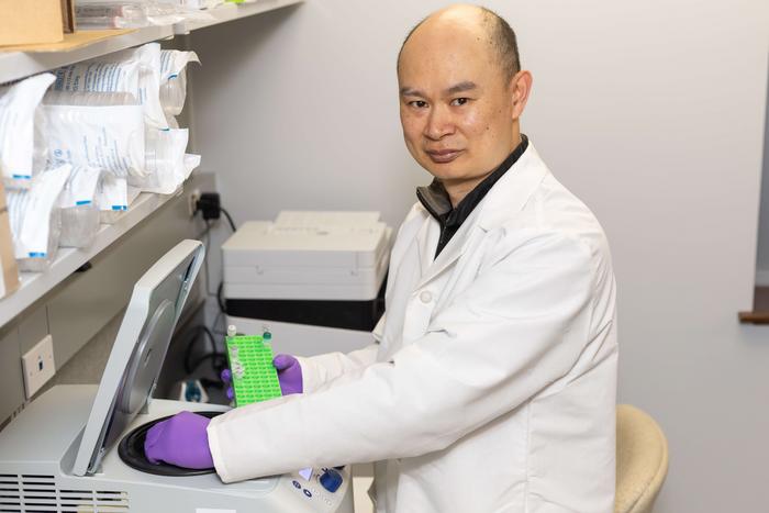 Tongbin Wu, Ph.D. in Lab