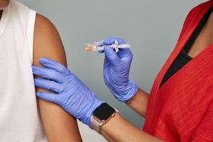 Association between political affiliation, perceptions of scientists, and perceived safety and effectiveness of vaccines