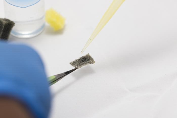 Oil uptake test