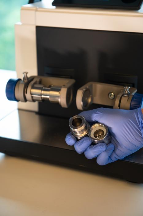 Ball-milling equipment portrait