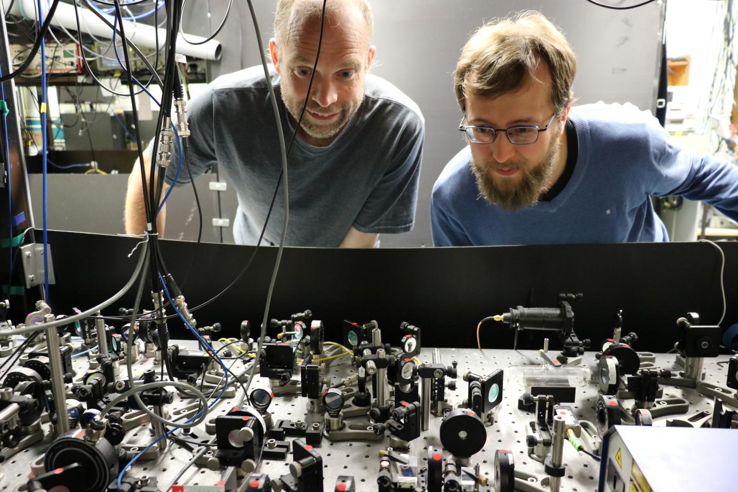 Trapping Atoms