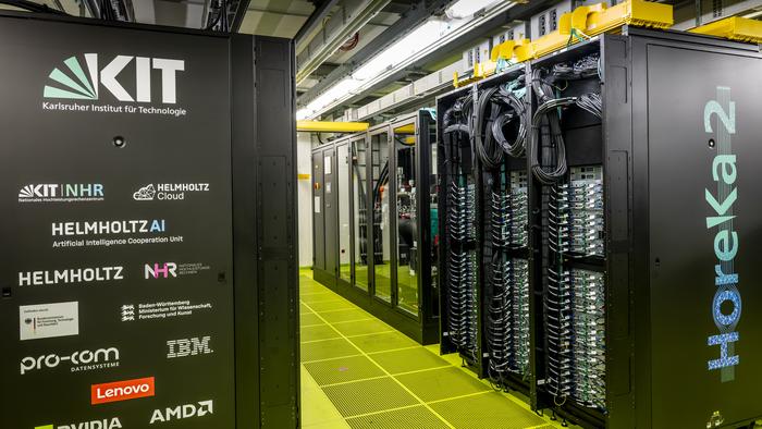 With its performance of around 33 petaFLOPS, HoreKa 2 can perform calculations that would take months or even years on traditional computer systems.