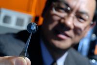 Prof. Zhong Lin Wang with Sample