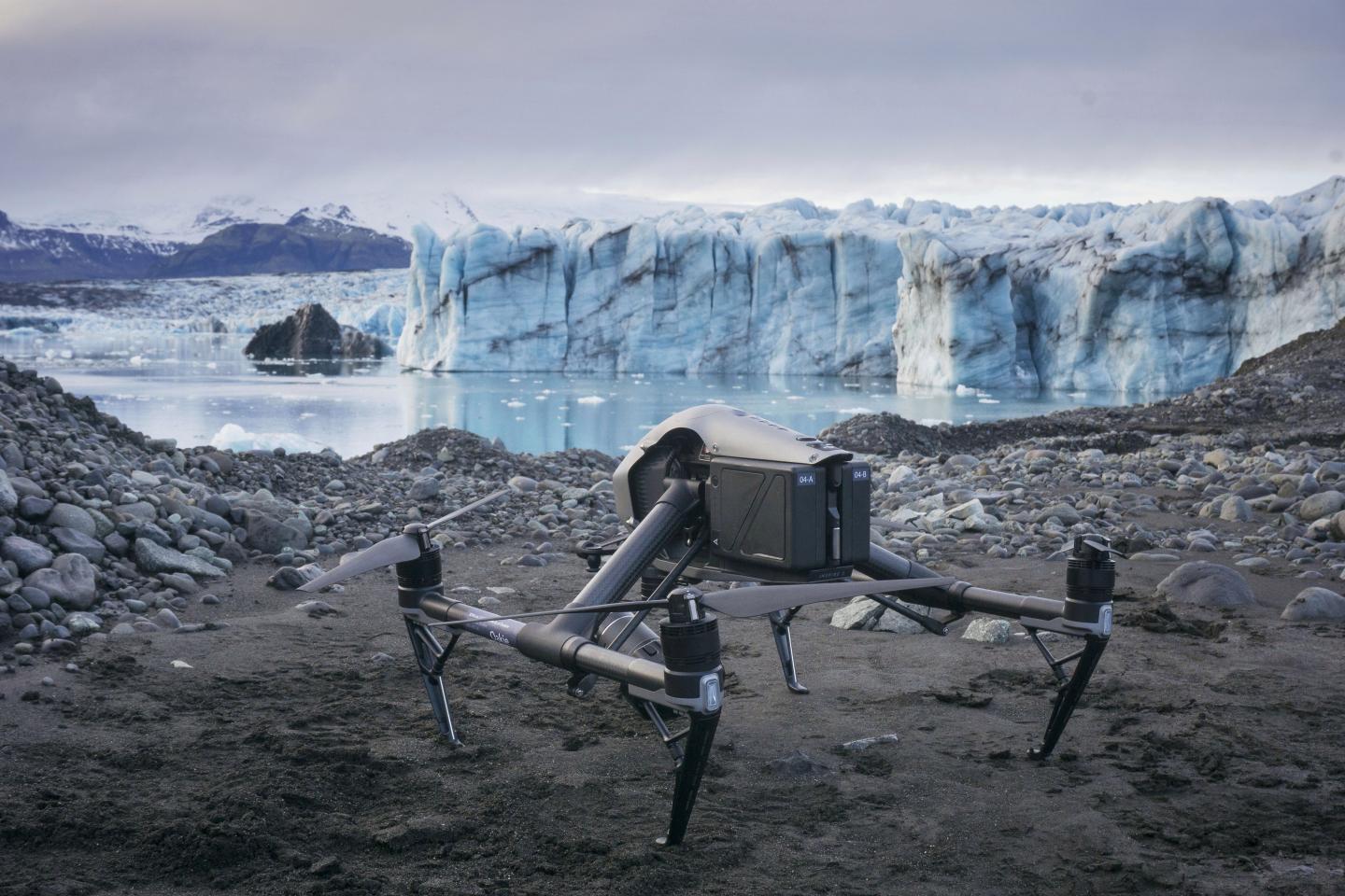 Drone at Brei&eth;amerkurj&ouml;kull