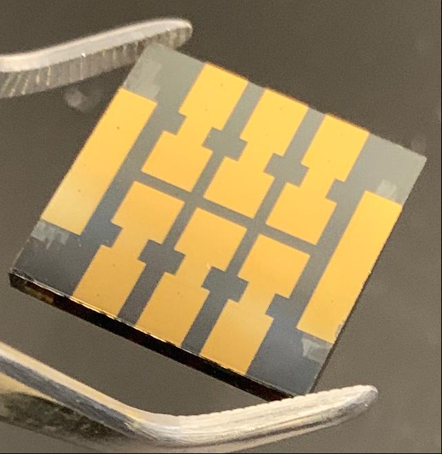 A Perovskite solar cell