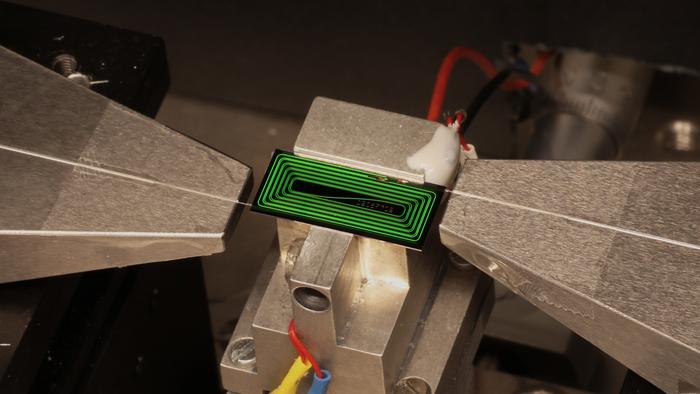 EPFL's chip-based ultrafast laser operating in the laboratory test setup