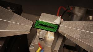 EPFL's chip-based ultrafast laser operating in the laboratory test setup