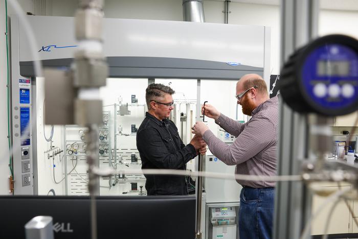 High-pressure test facilities in new scale-up laboratory