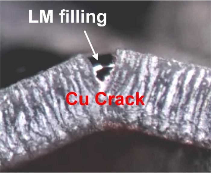 Real-time crack healing via spontaneous interfacial wetting.