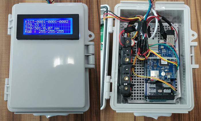 The inside and outside of low-cost sensor system for algal bloom detection