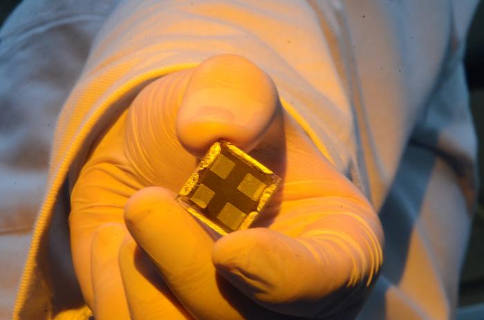 Simple process extends lifetime of perovskite solar cells