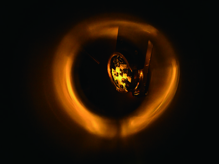 ΔEST measurements are performed in an ultra-high vacuum photoelectron analyser.