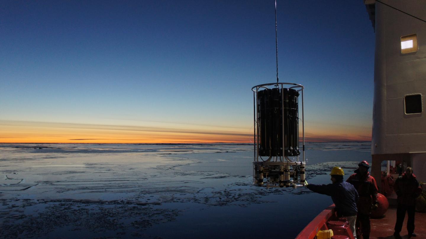 Rosette system for trace metal-clean sampling