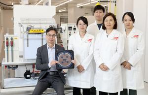 Professor Feng and the research team