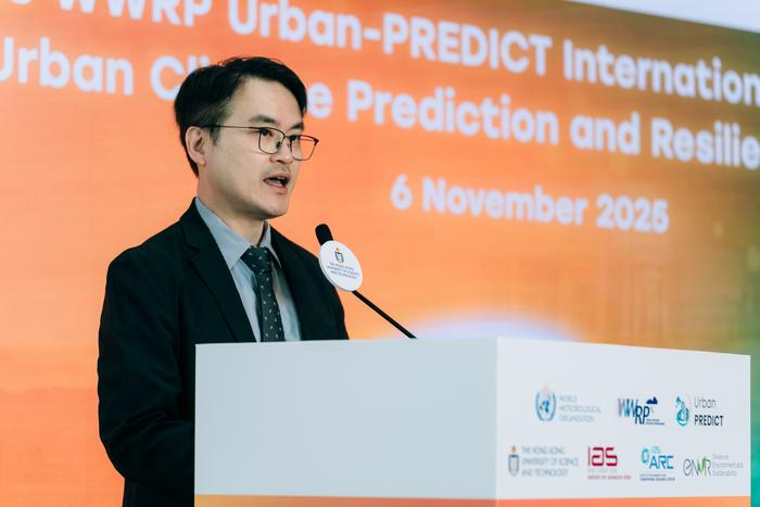 Mr. Arthur LEE, Commissioner for Climate Change of the Environment and Ecology Bureau, HKSAR Government, commends HKUST on the establishment of the Urban-PREDICT International Coordination Office