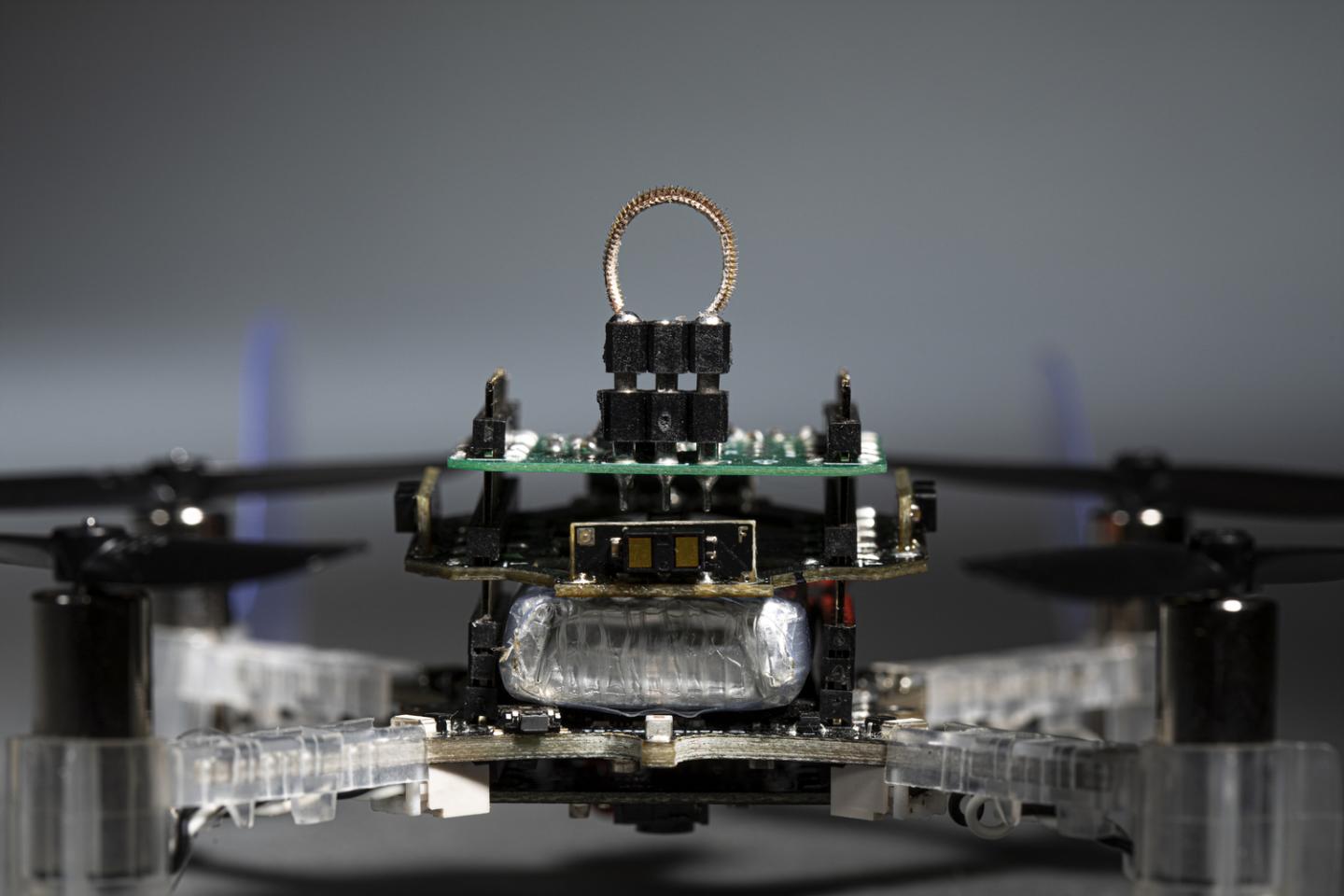 Smellicopter uses a live antenna from a moth to navigate toward smells.