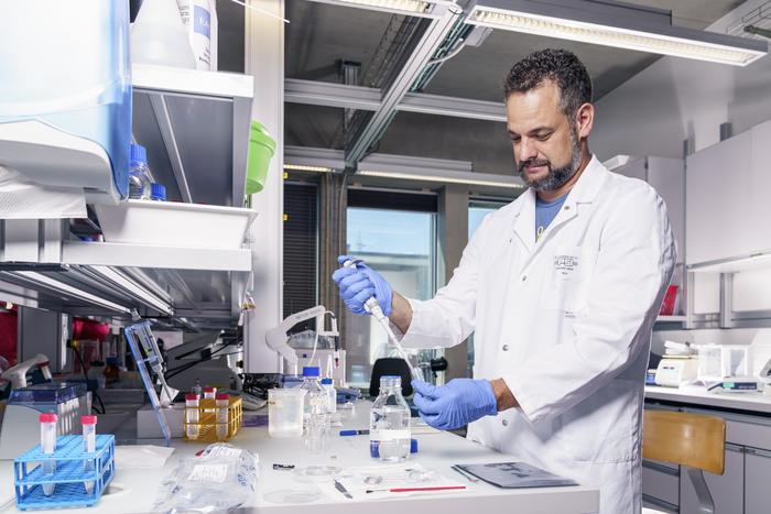 Paul Scherrer Institute PSI scientist Adrian Wanner is working to understand how neurons are connected in the brain – a challenge that demands new imaging methods like X-ray ptychography. (Photo: Paul Scherrer Institute / Markus Fischer)