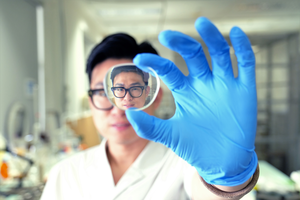 NTU Singapore scientists develop long lasting anti-fogging coating for plastic surfaces that ‘self-cleans’