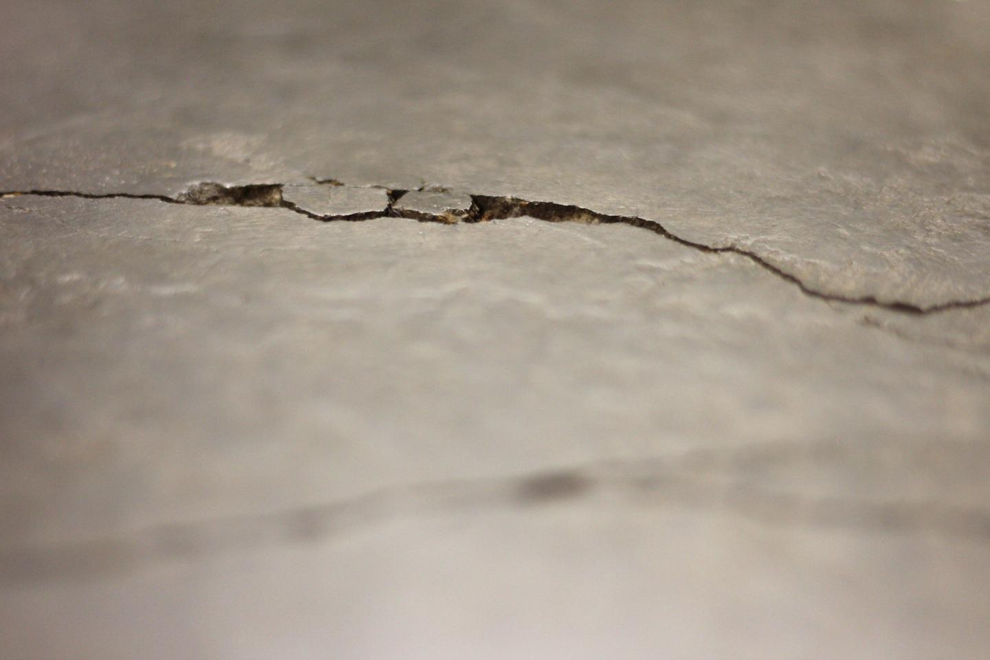 HIdenCracks