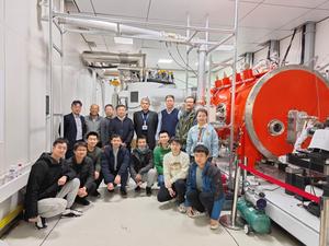 The testing experts are conducting horizontal test together with some members of the project team.