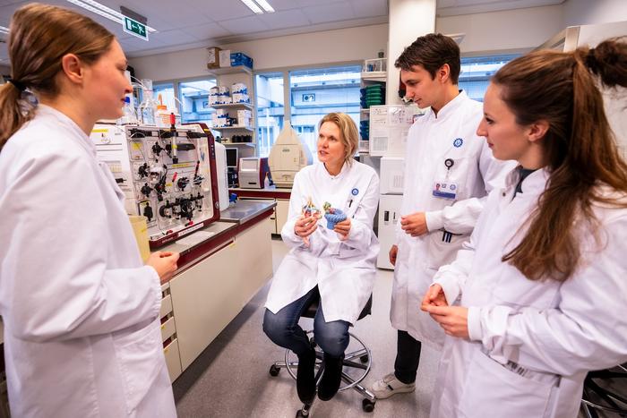 Prof. Suzan Rooijakkers, PhD and co-workers